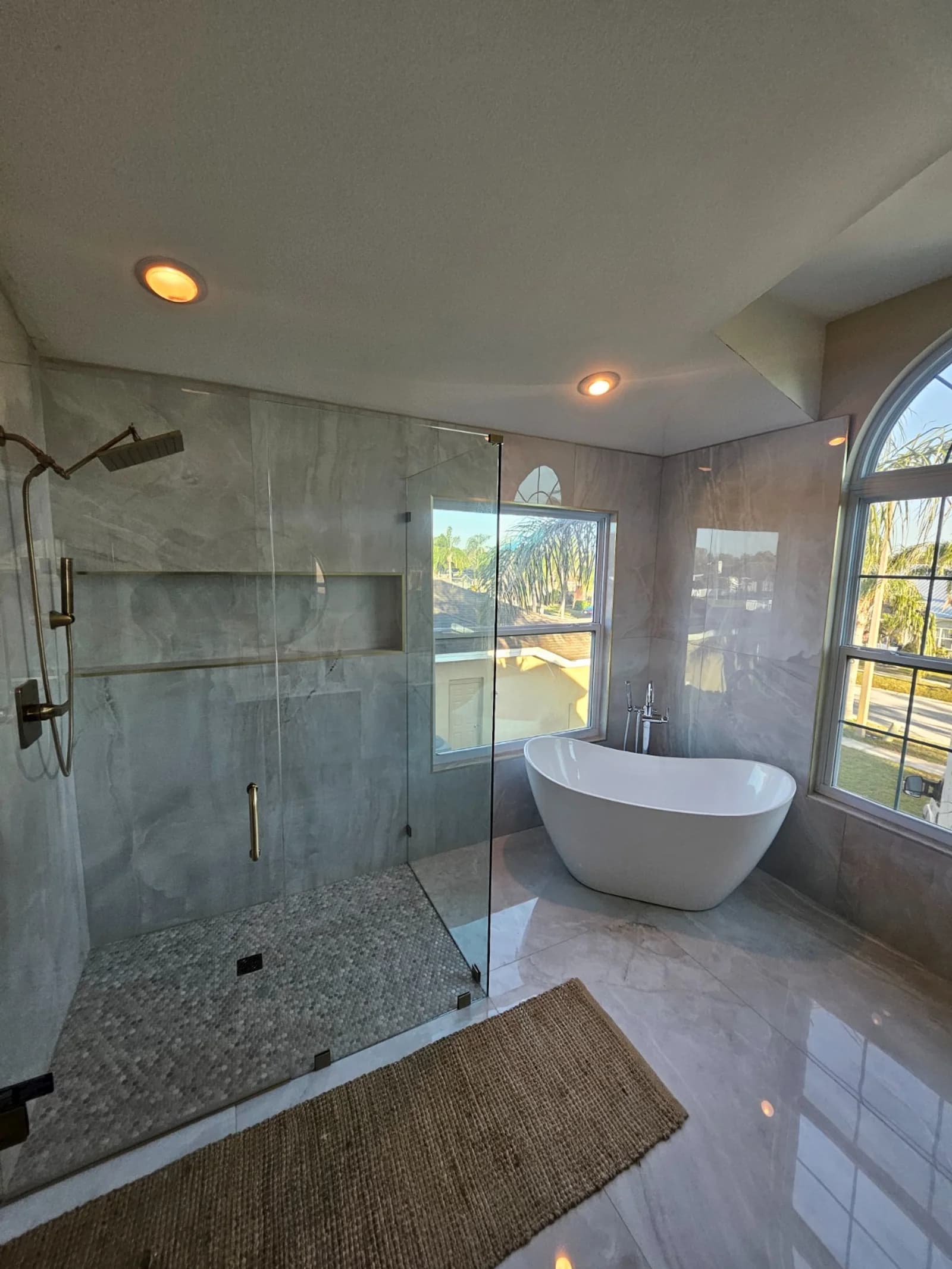 Arched Window Master Bath