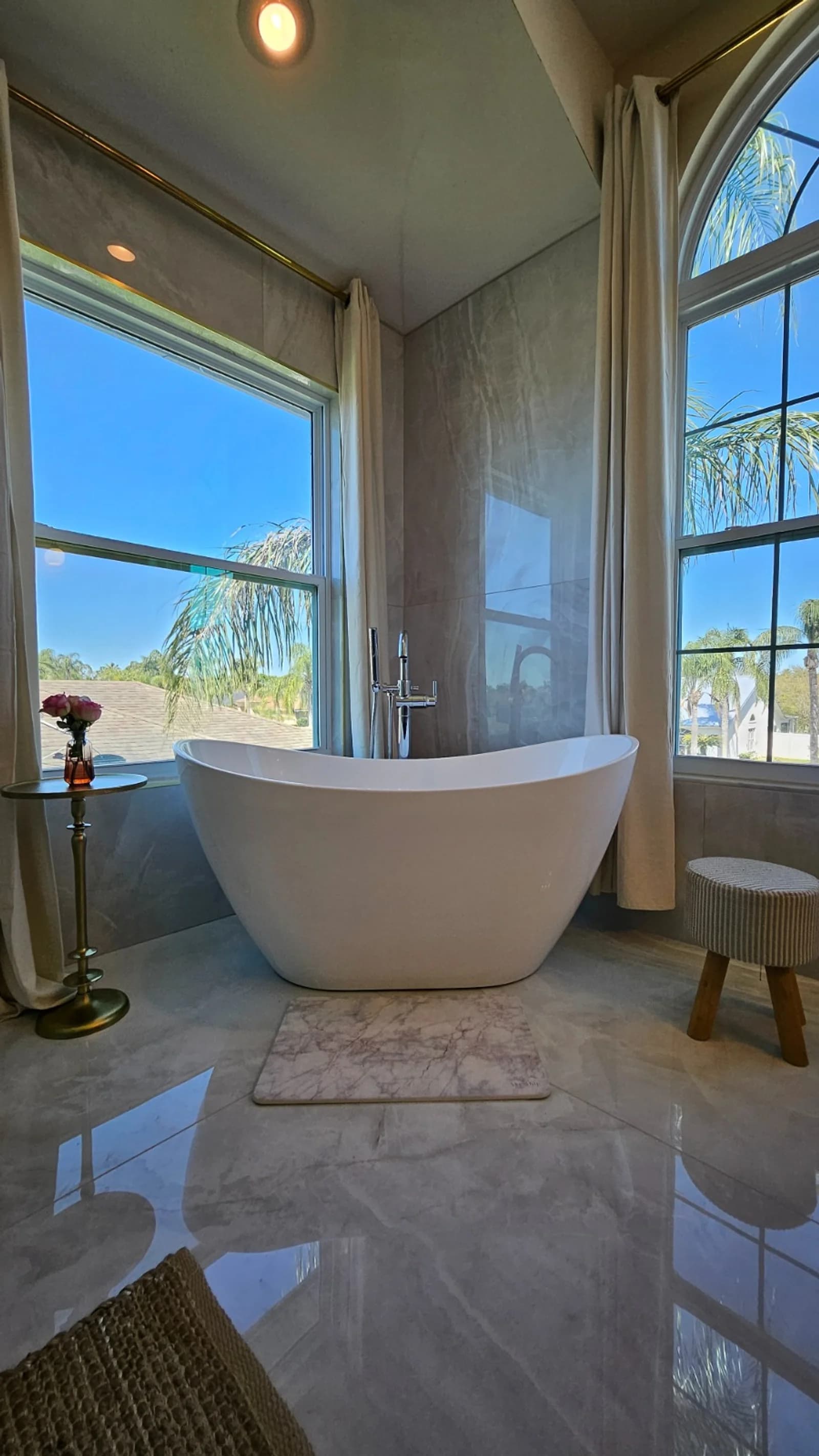 Arched Window Soaking Tub